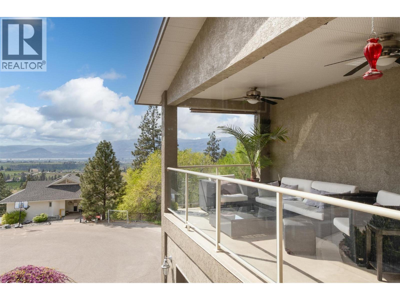 1027 James Hockey Place, Kelowna