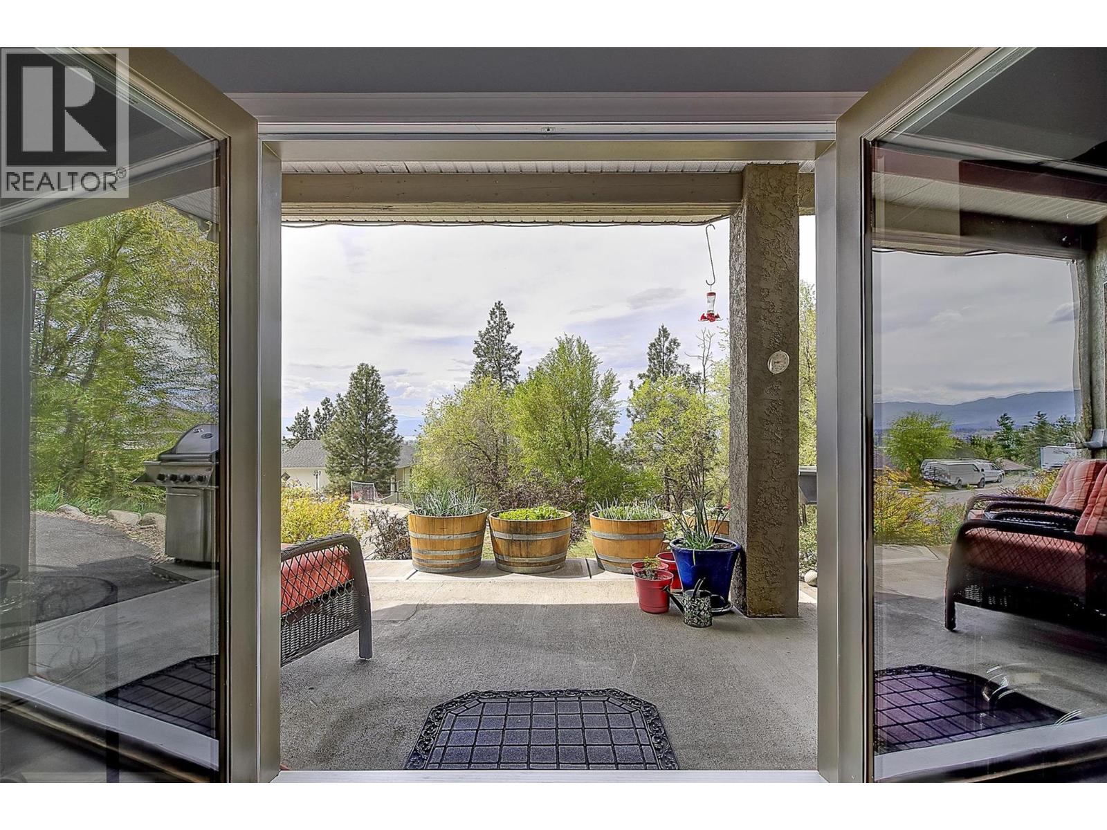 1027 James Hockey Place, Kelowna
