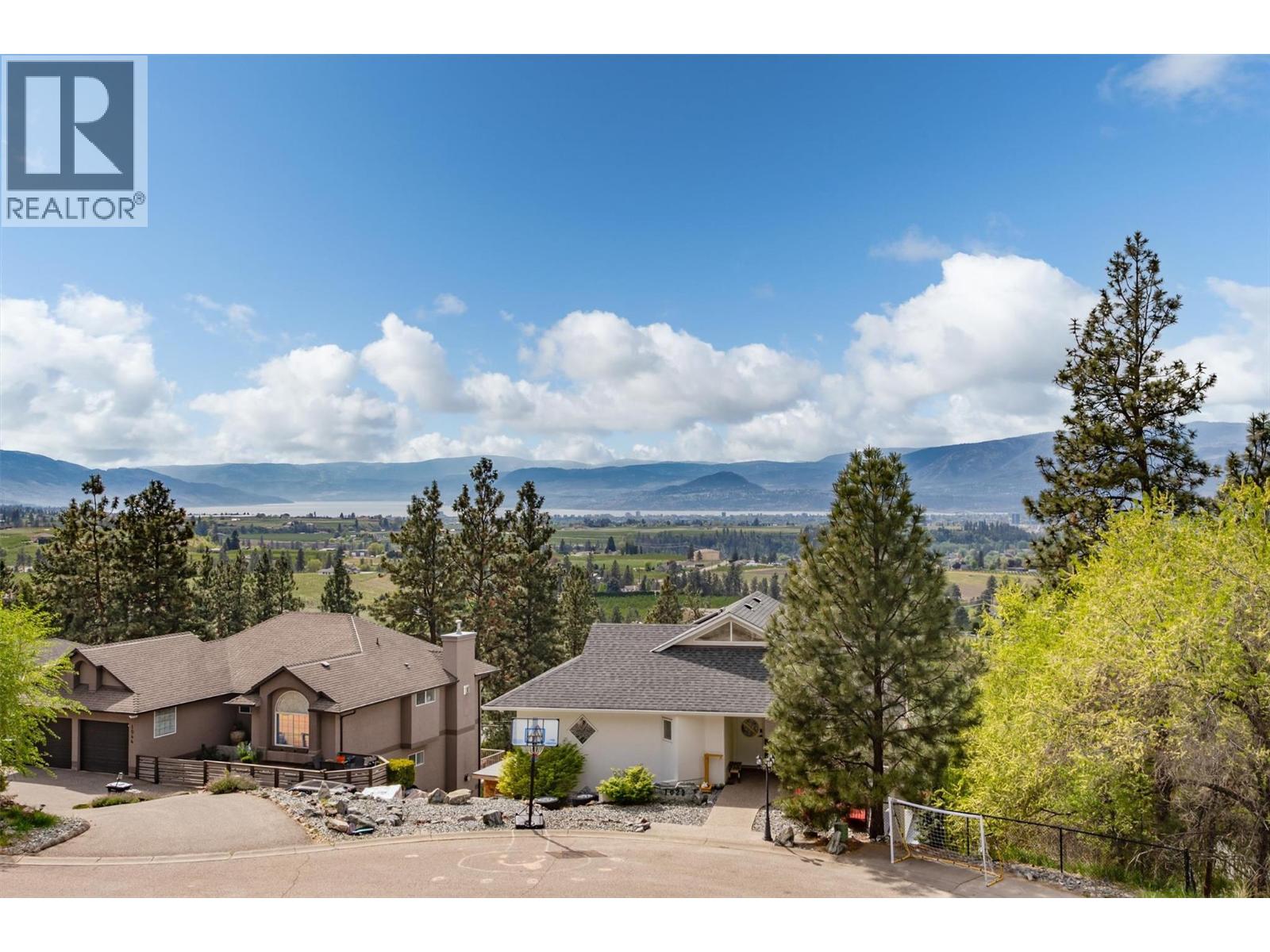1027 James Hockey Place, Kelowna