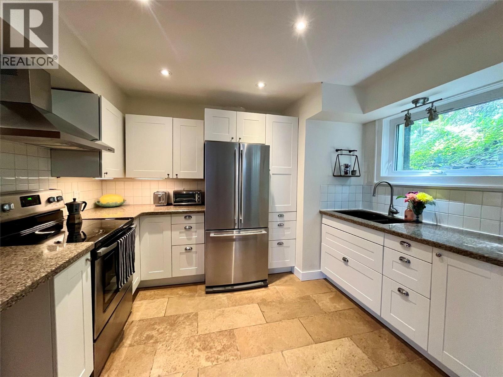 2070 RIVERSIDE Avenue - 8