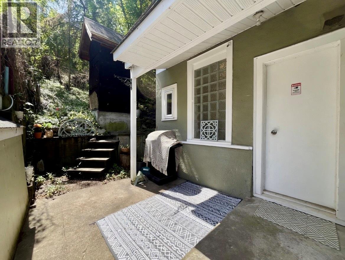 2070 RIVERSIDE Avenue - 36