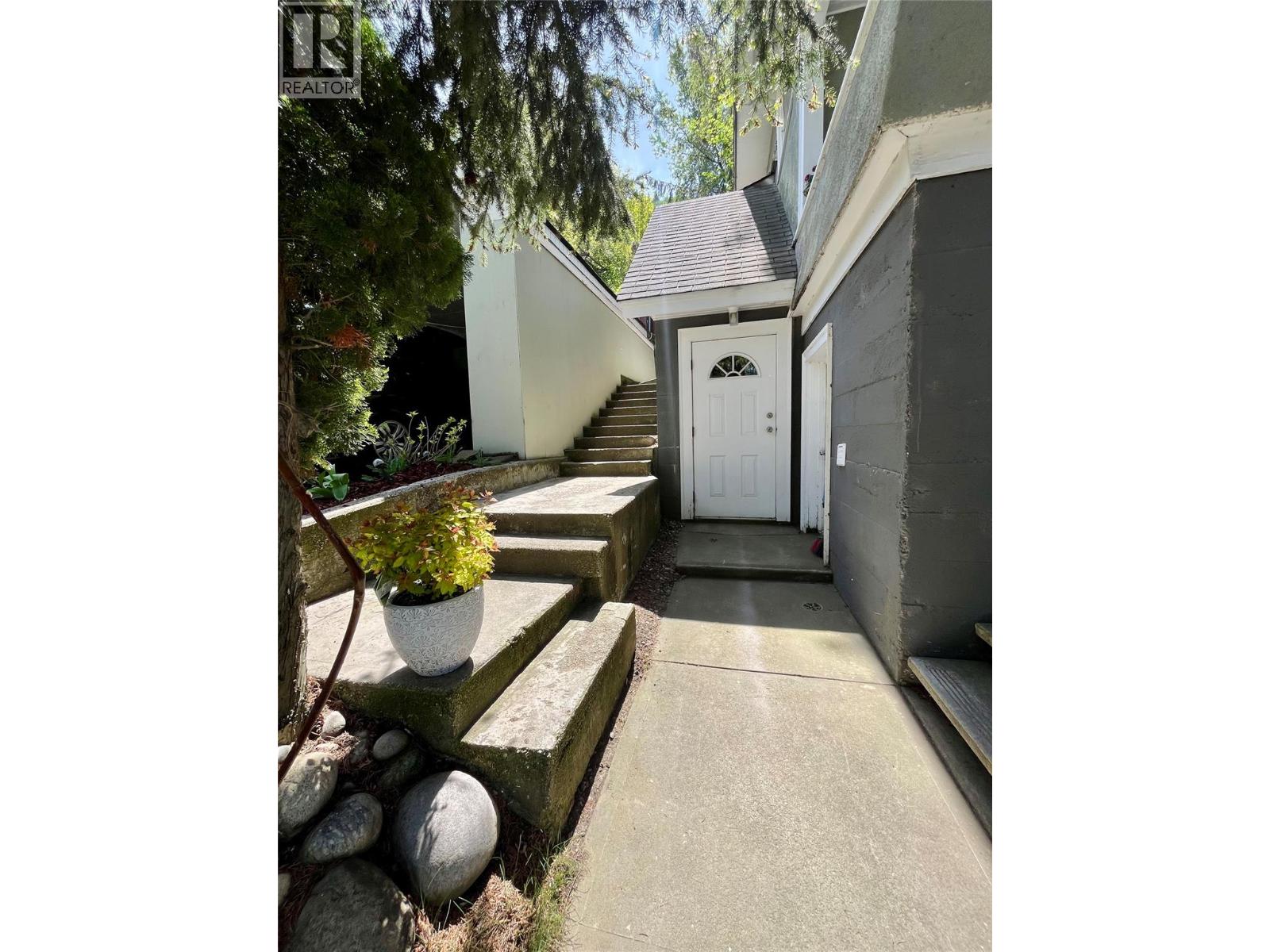 2070 RIVERSIDE Avenue - 37