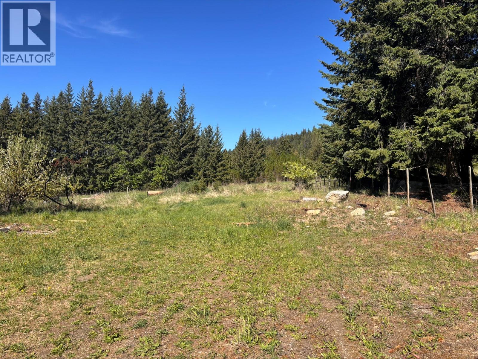 2607 Airstrip Road, Anglemont