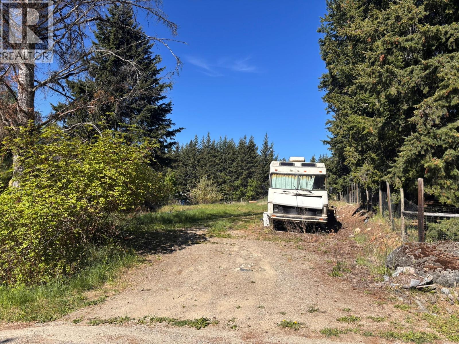 2607 Airstrip Road, Anglemont