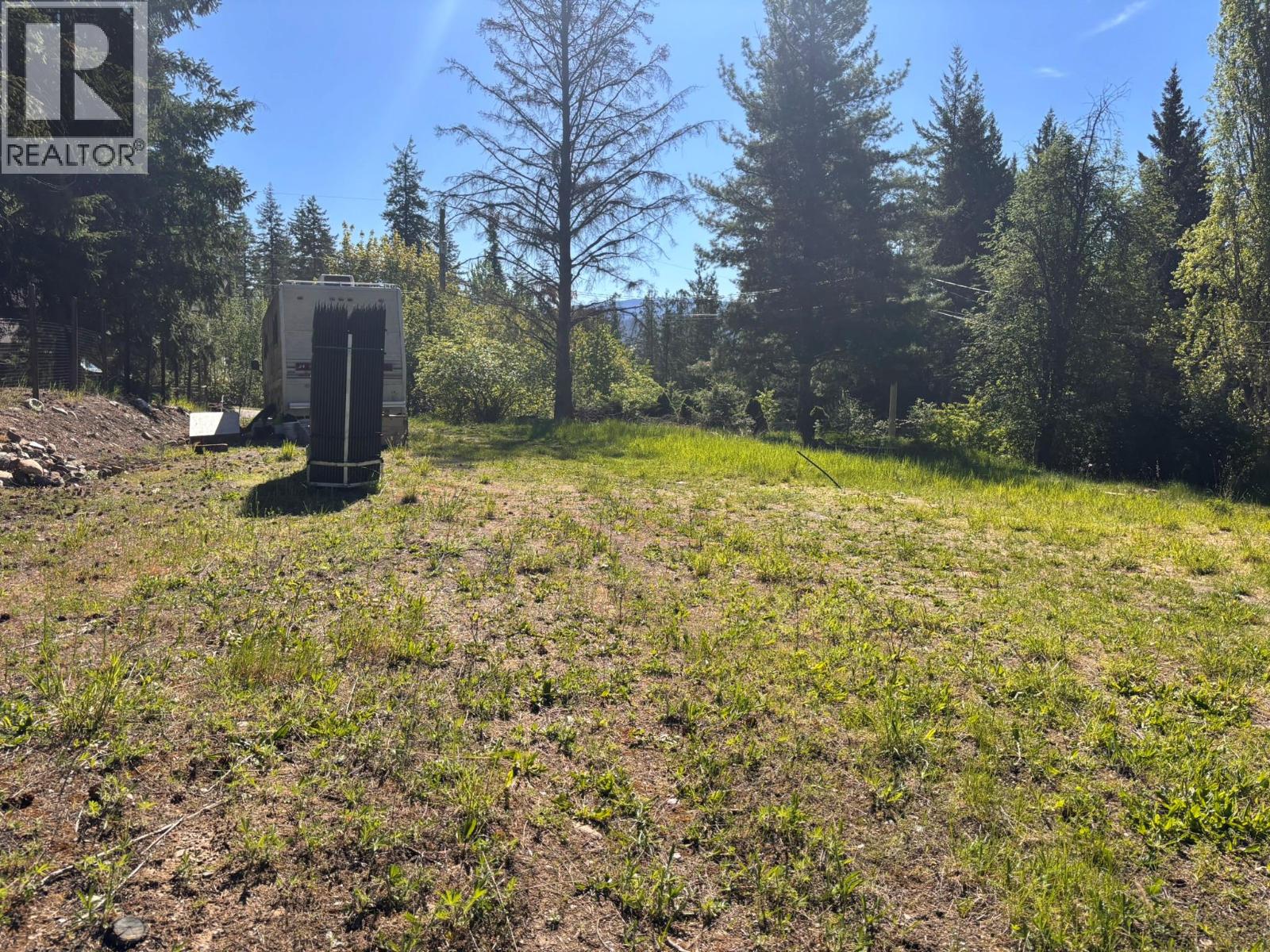 2607 Airstrip Road, Anglemont