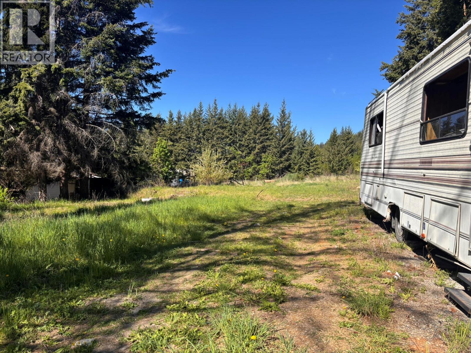 2607 Airstrip Road, Anglemont