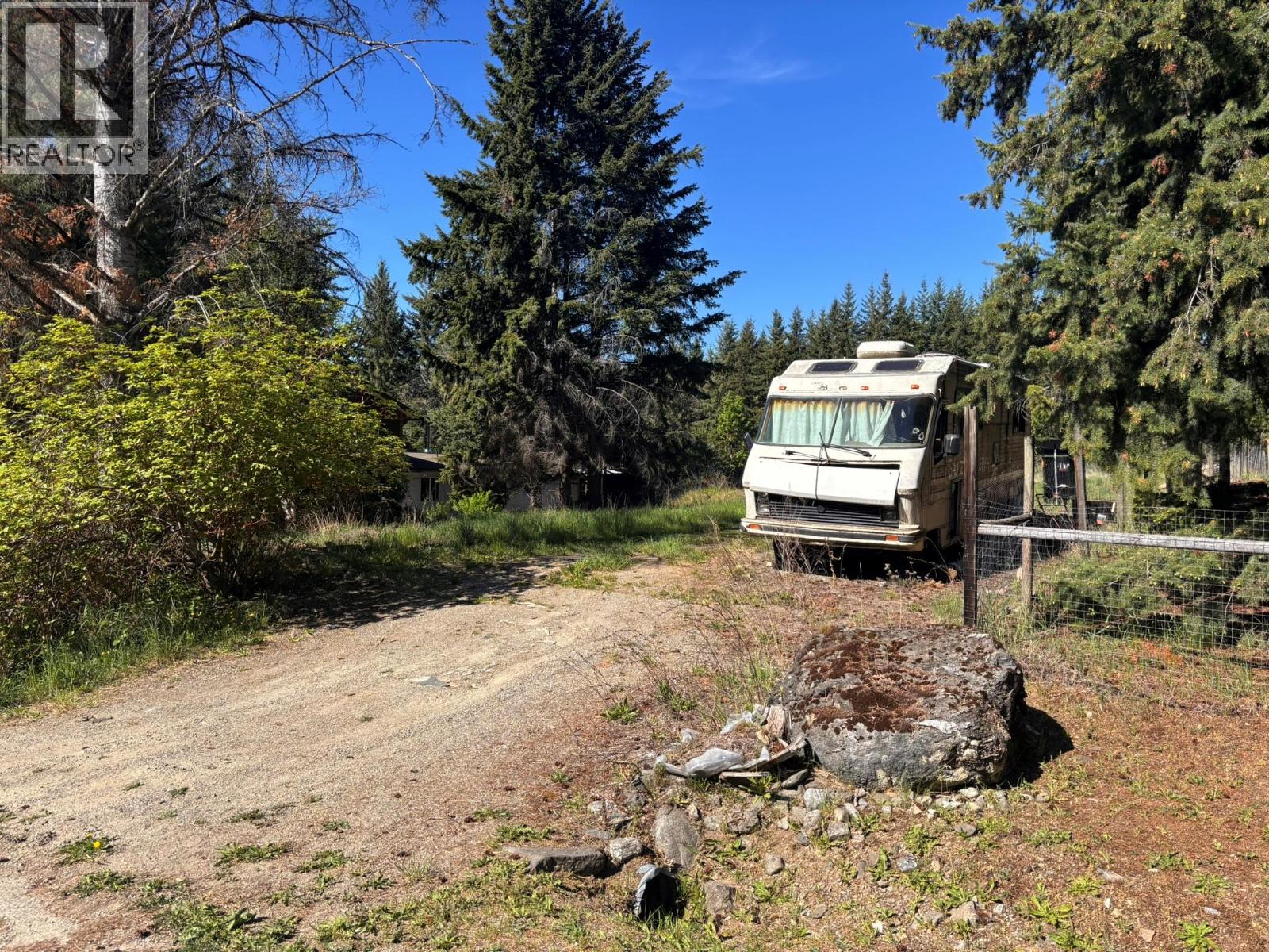 2607 Airstrip Road, Anglemont