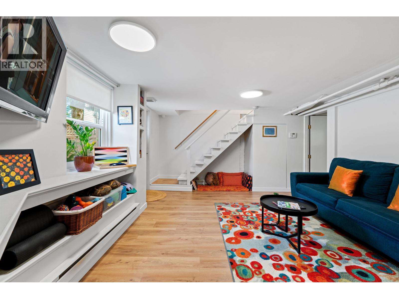 38 N SLOCAN STREET — photo 2