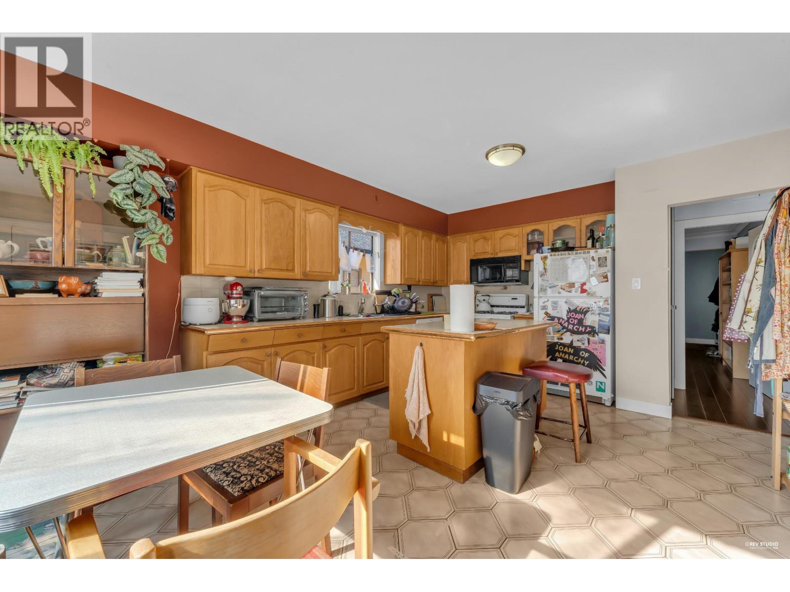 3 Bed, 2 Bath House for Sale in Vancouver – 2576 PARKER STREET, Vancouver - Image 8