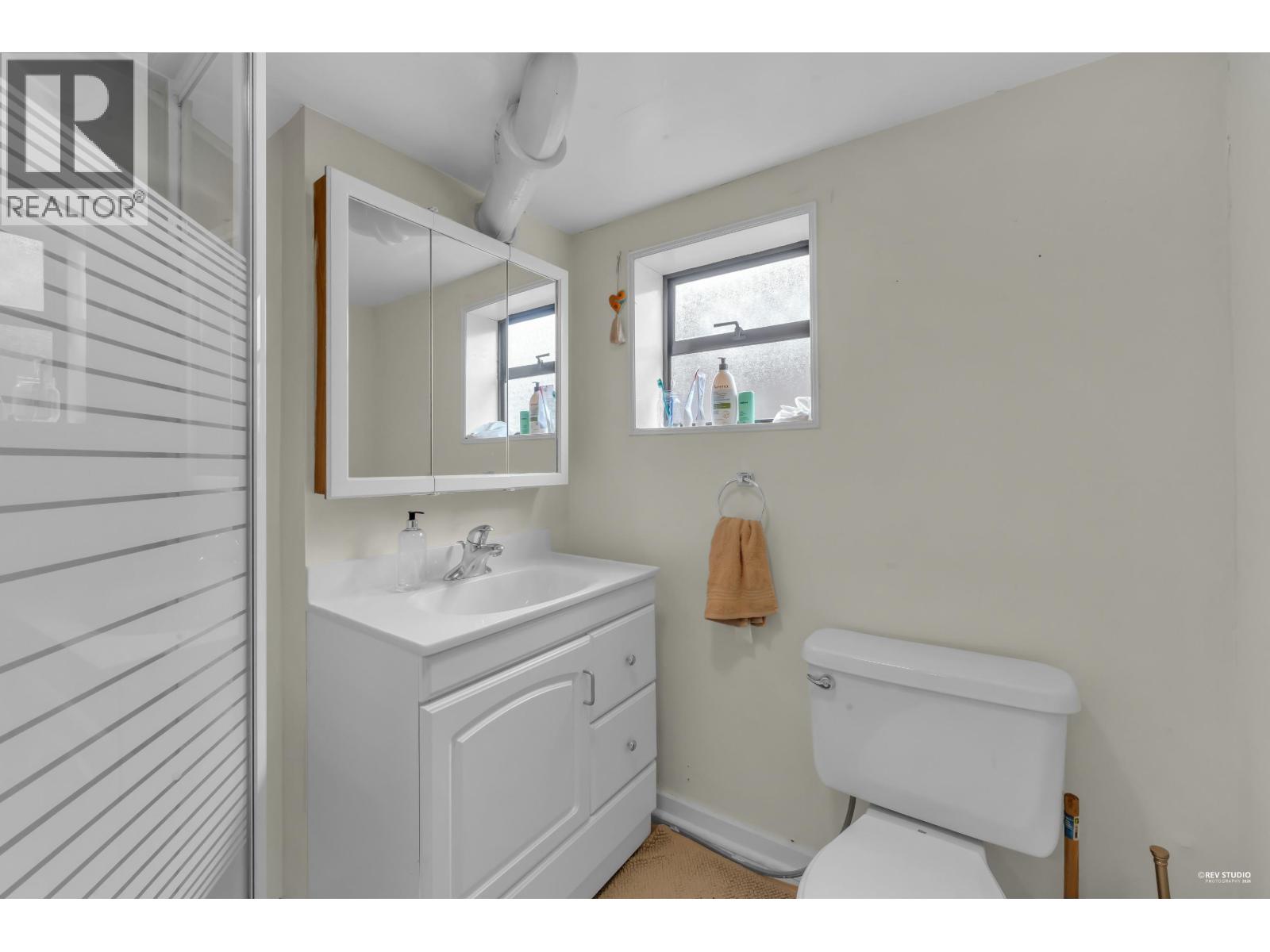 3 Bed, 2 Bath House for Sale in Vancouver – 2576 PARKER STREET, Vancouver - Image 3