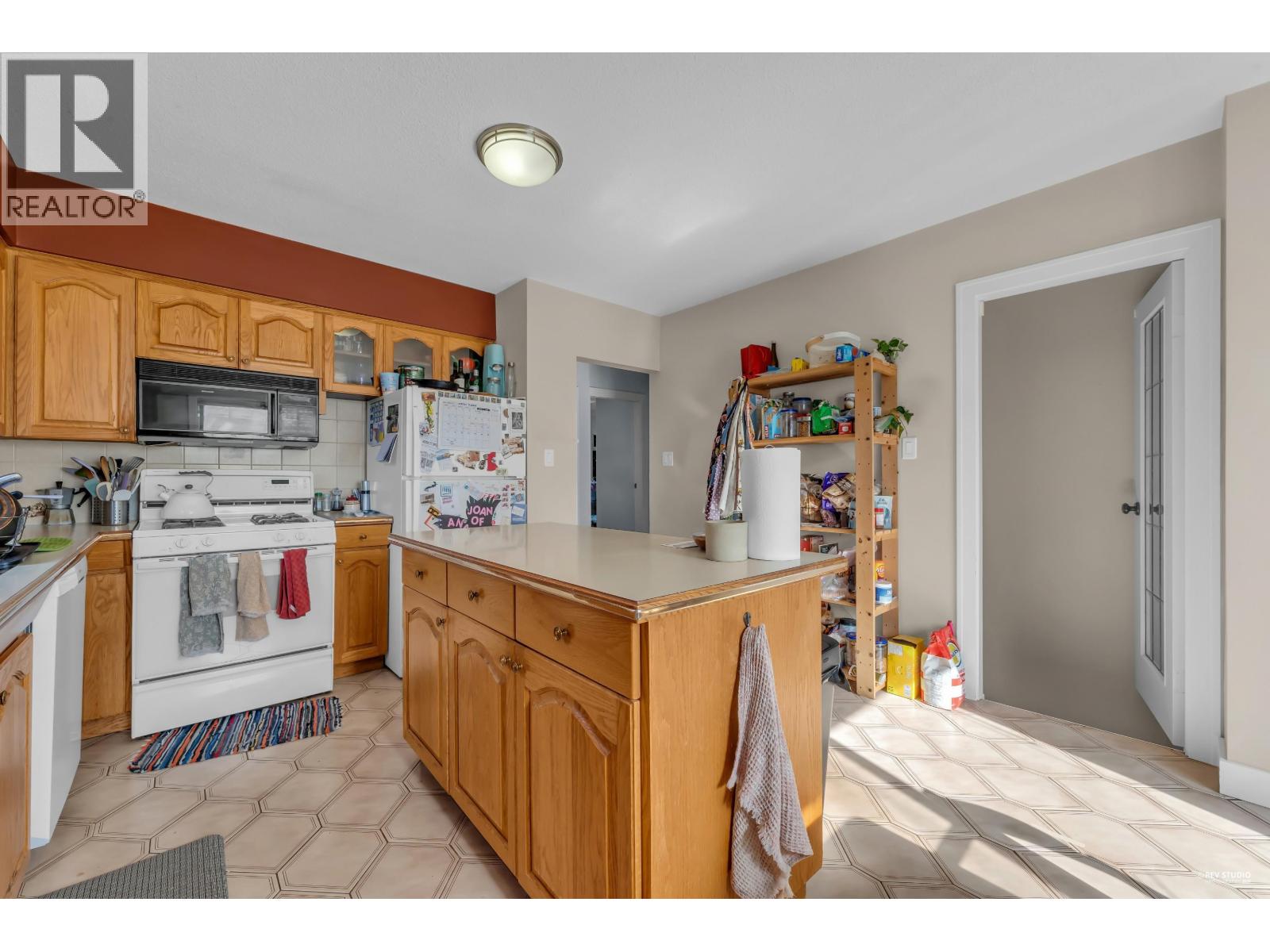 3 Bed, 2 Bath House for Sale in Vancouver – 2576 PARKER STREET, Vancouver - Image 11