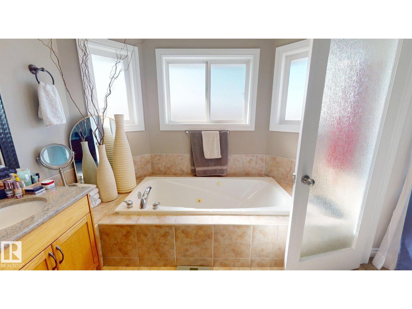 325 CUTTS CO NW, Edmonton