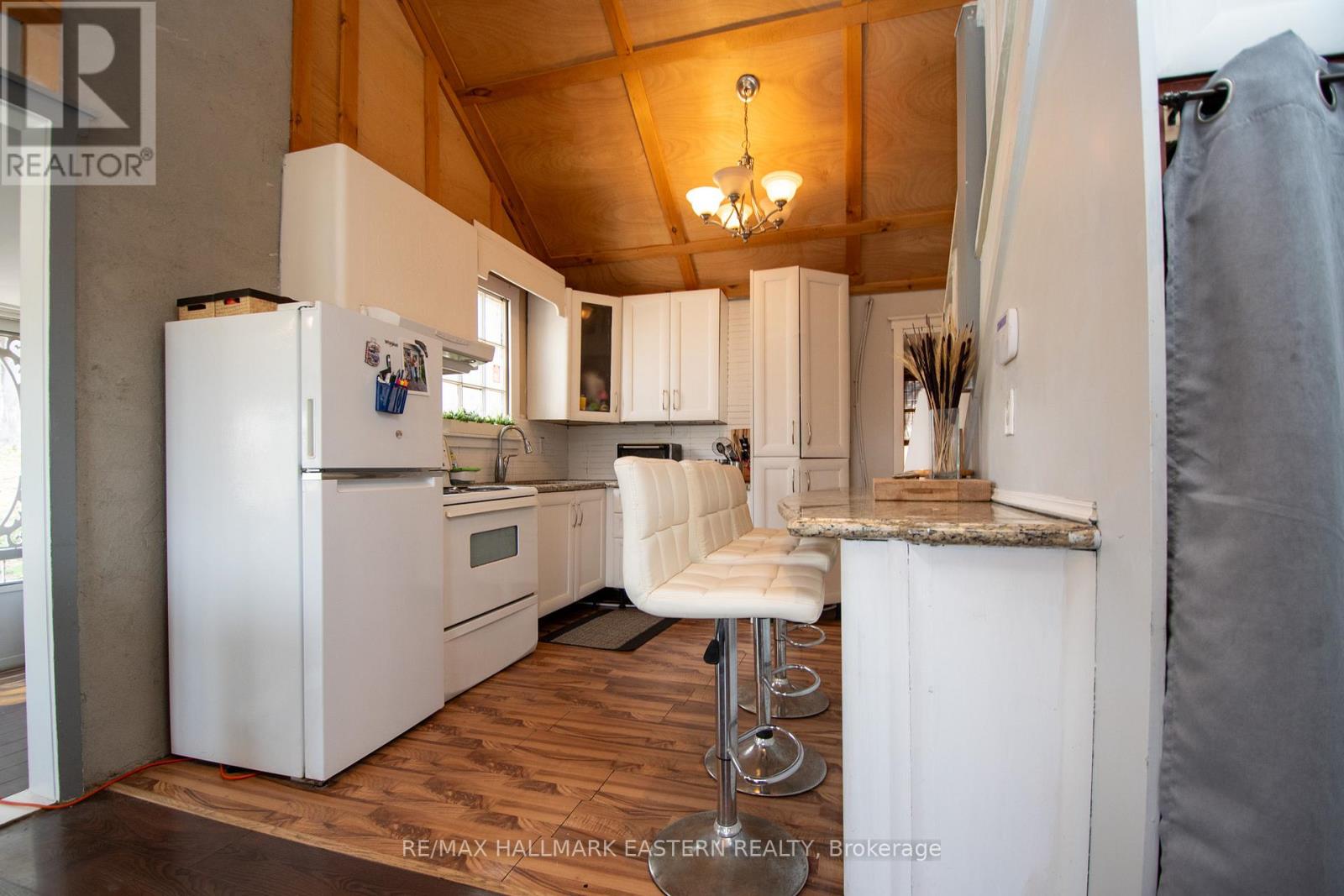 2305 THURSTONIA ROAD - 12