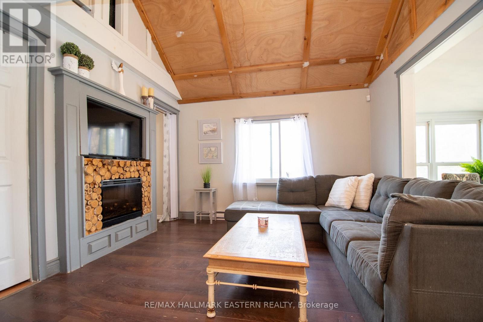 2305 THURSTONIA ROAD - 4