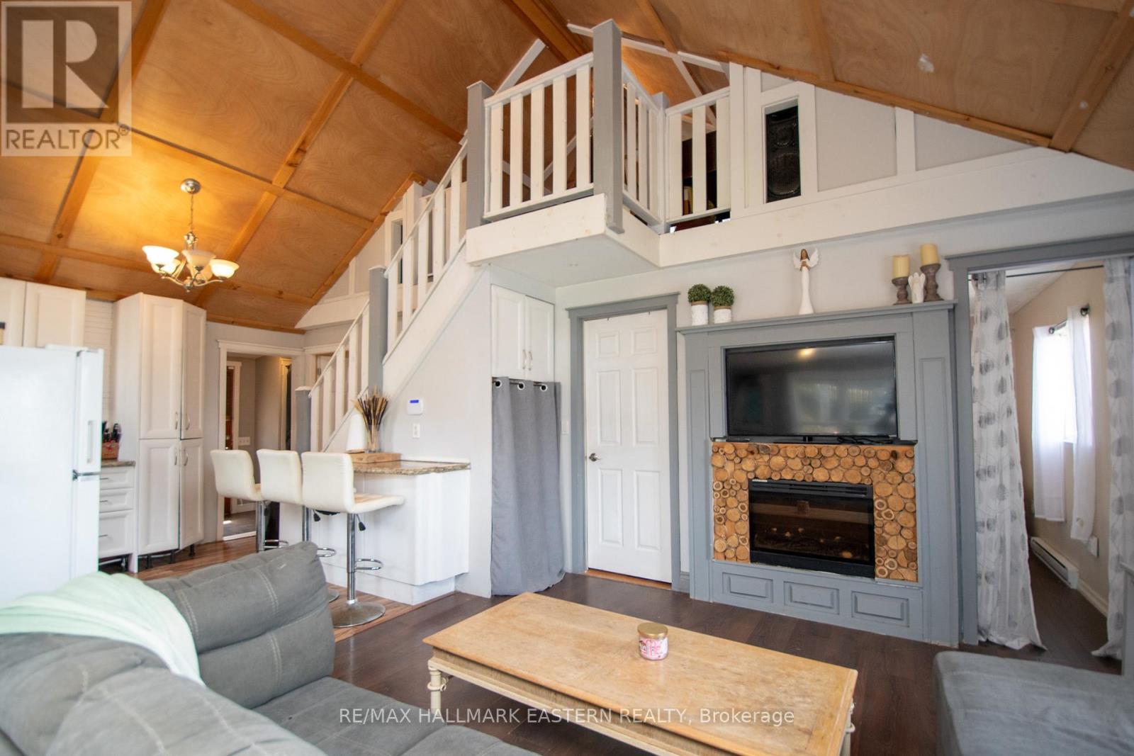 2305 THURSTONIA ROAD - 6