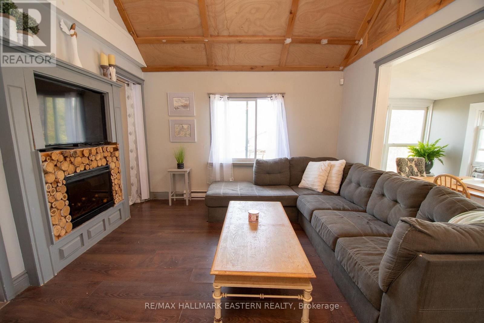 2305 THURSTONIA ROAD - 9