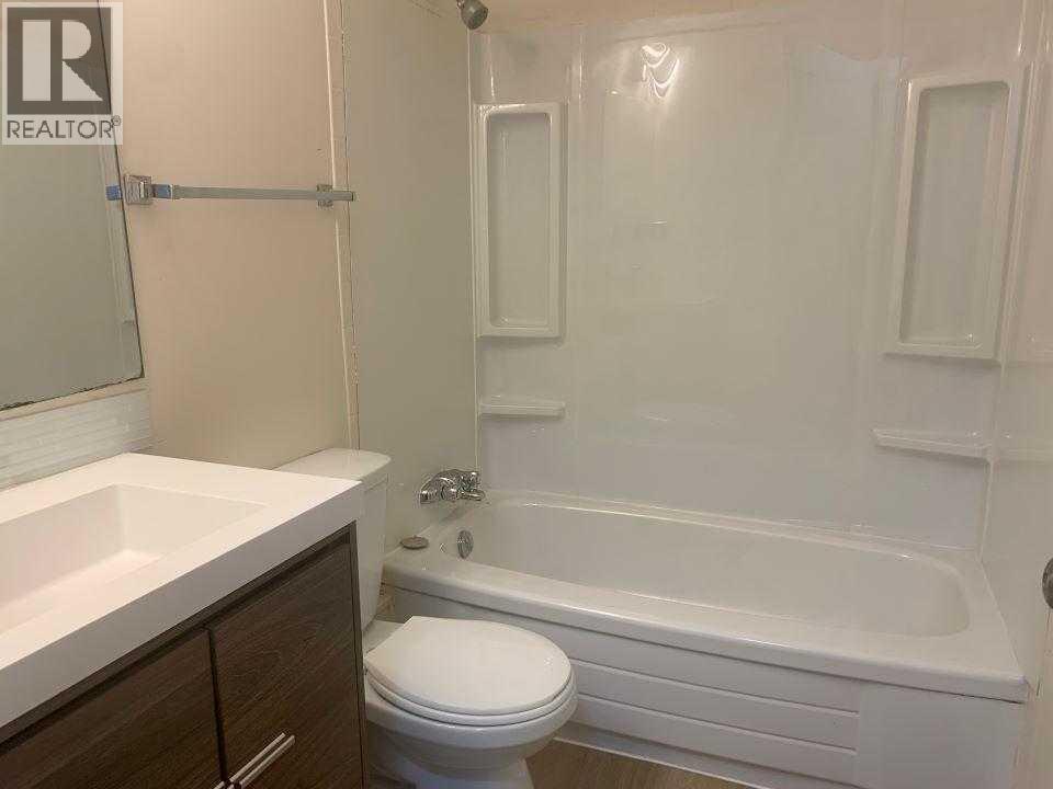 5805 56 Avenue - 9