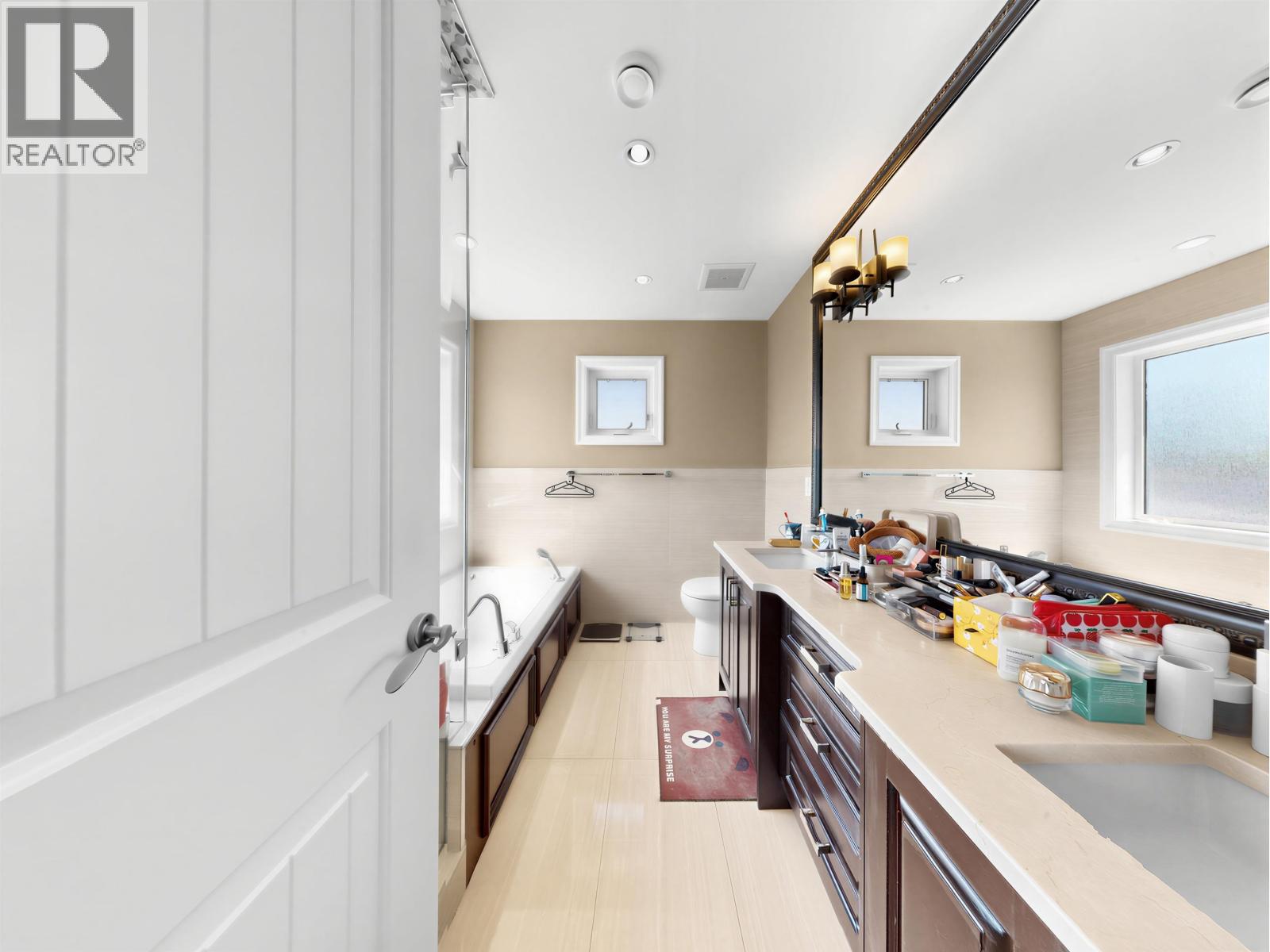 10 Bed, 7 Bath House for Sale in Vancouver – 2456 E 45TH AVENUE, Vancouver - Image 19
