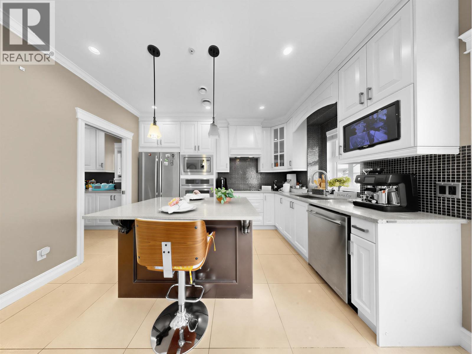 10 Bed, 7 Bath House for Sale in Vancouver – 2456 E 45TH AVENUE, Vancouver - Image 8