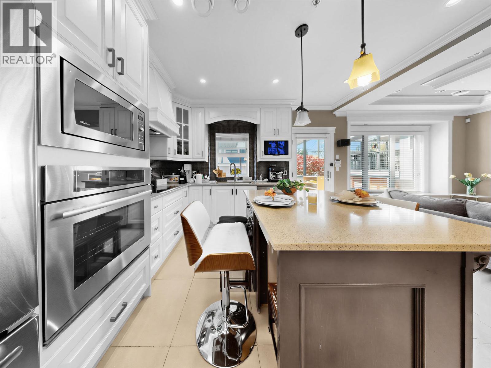 10 Bed, 7 Bath House for Sale in Vancouver – 2456 E 45TH AVENUE, Vancouver - Image 9