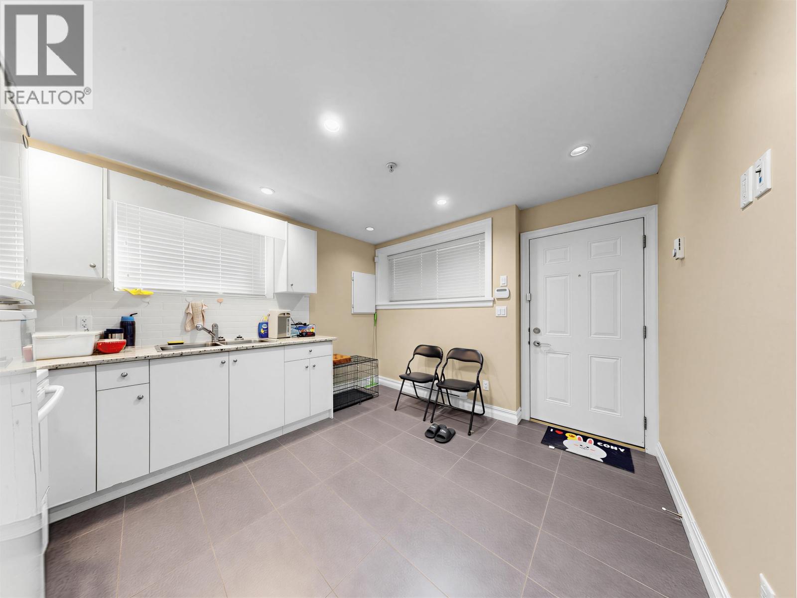 10 Bed, 7 Bath House for Sale in Vancouver – 2456 E 45TH AVENUE, Vancouver - Image 22