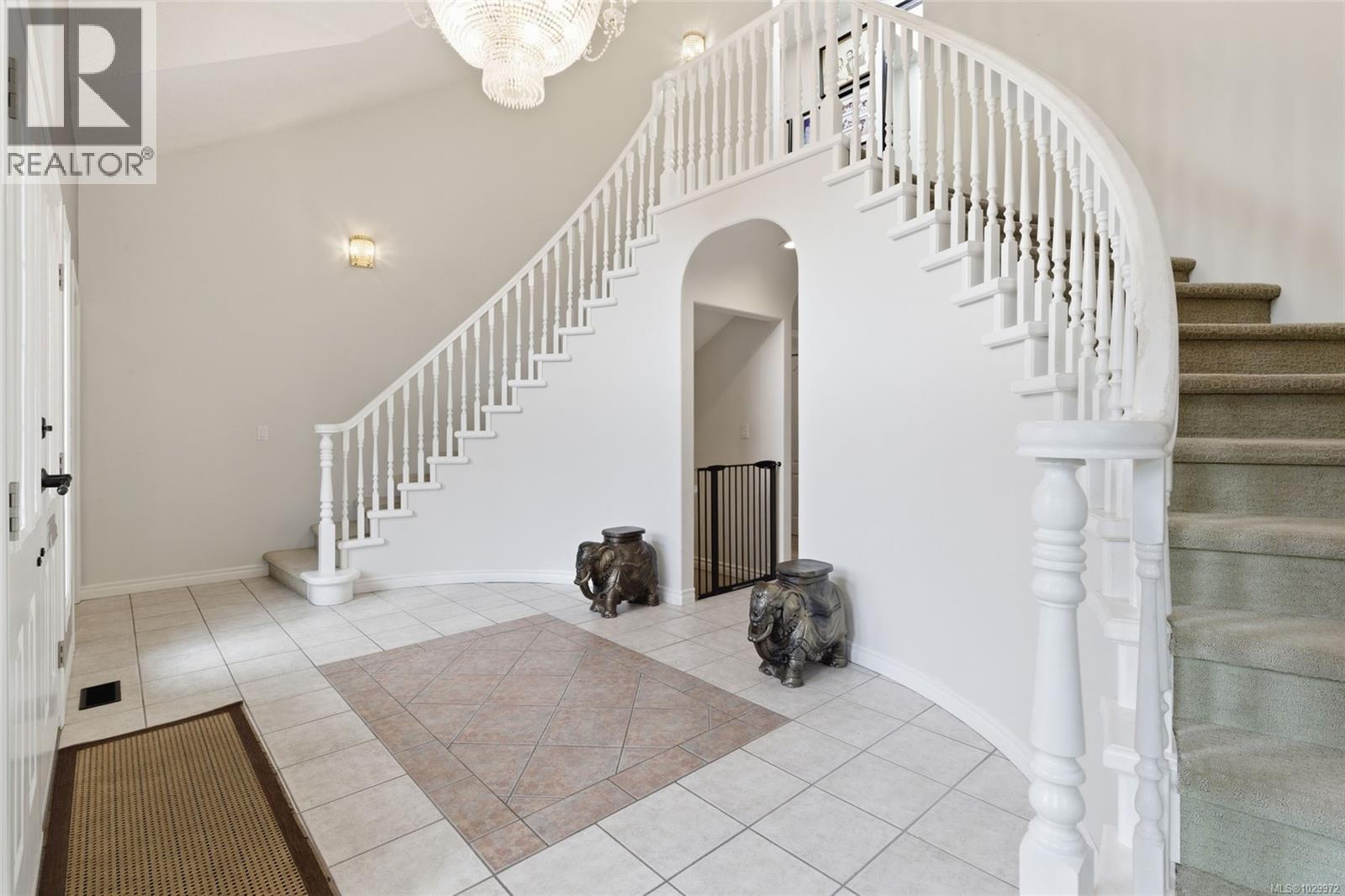 296 Cilaire Dr - Image 2