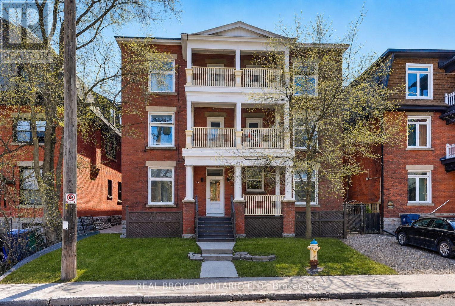 Trophy 8-unit multifamily asset