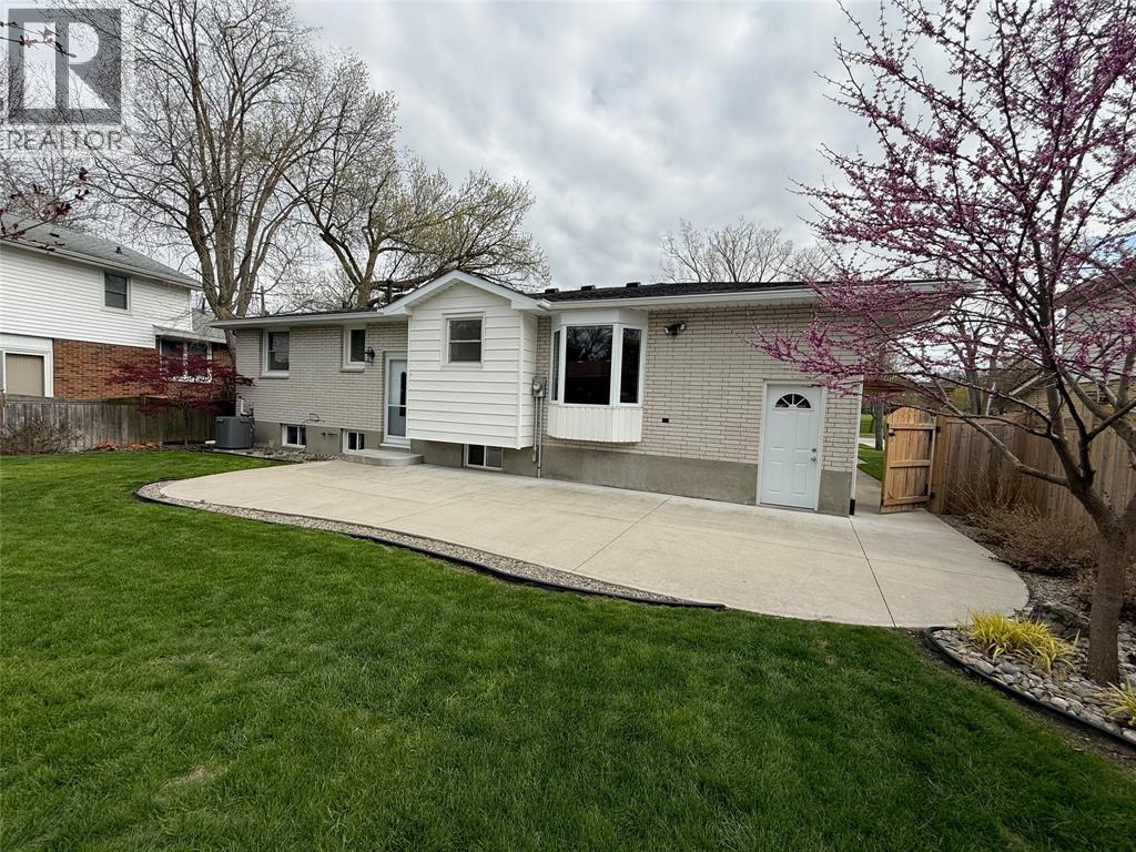 1044 Cathcart BOULEVARD, Sarnia, Ontario, N7S2H2 — Photo 4