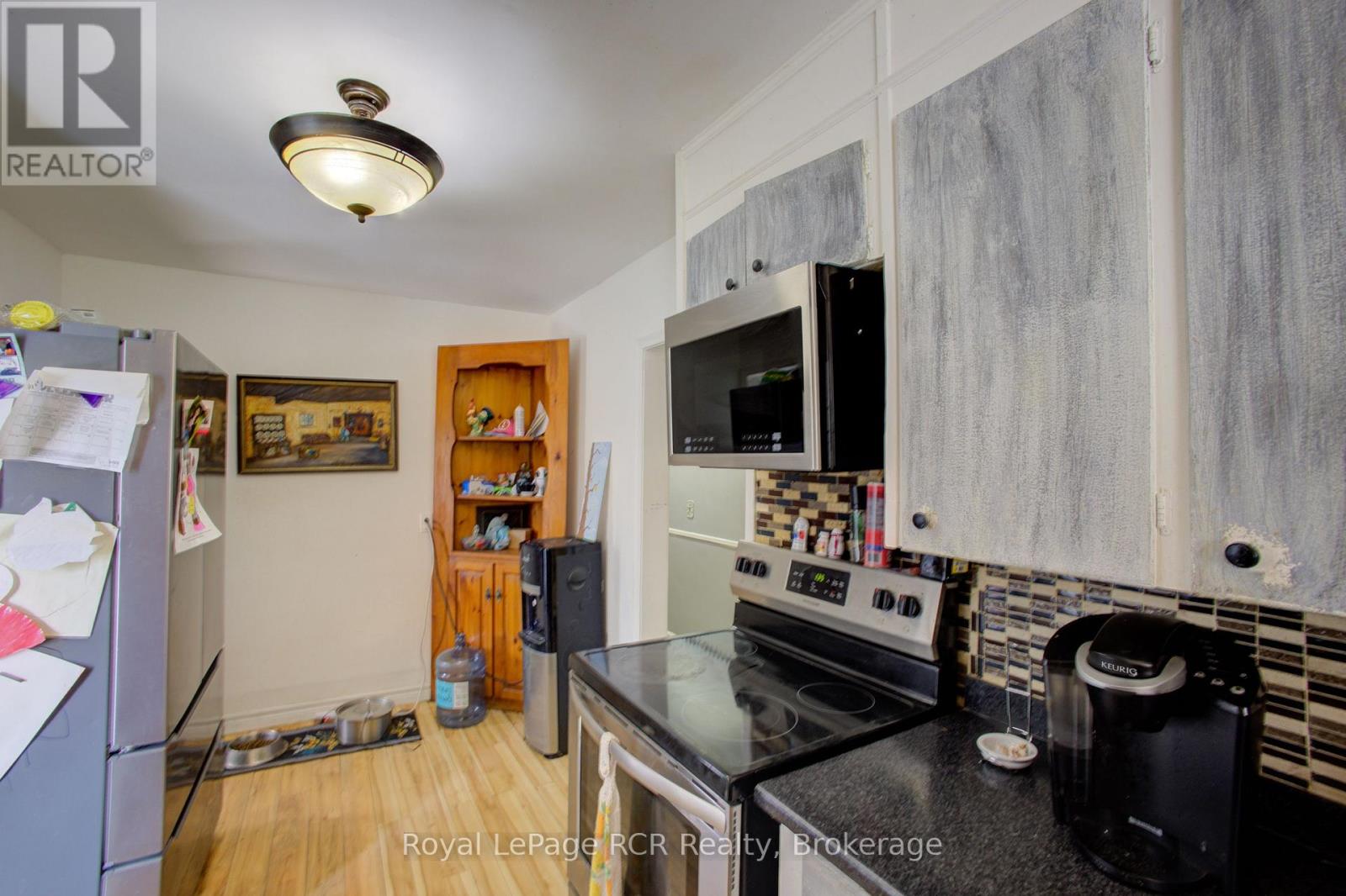 460 DOMVILLE STREET - 10