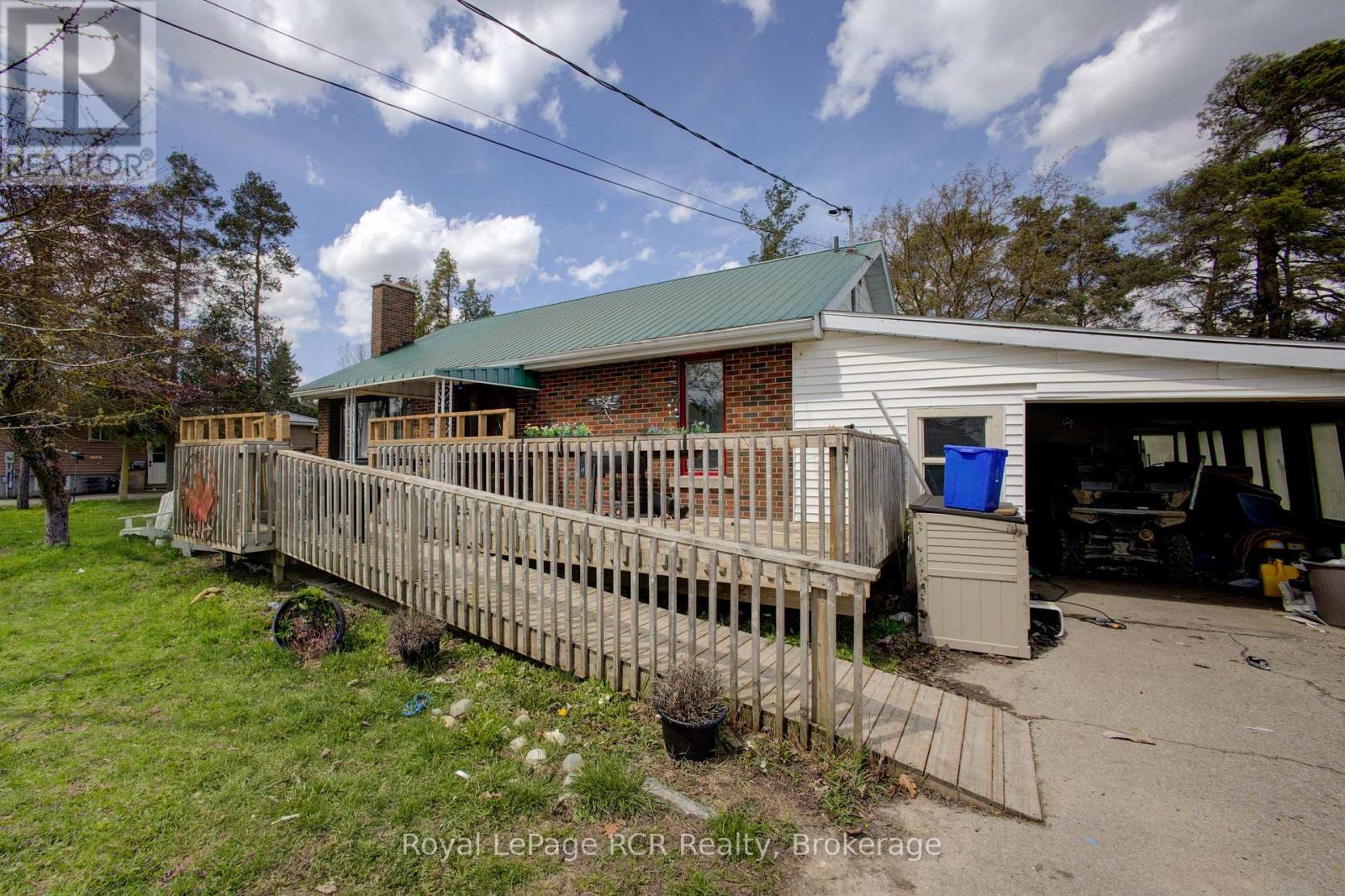 460 DOMVILLE STREET - 3