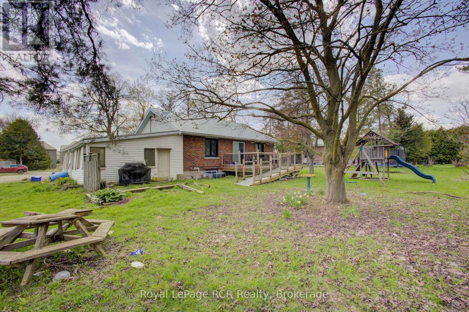 460 DOMVILLE STREET - 7