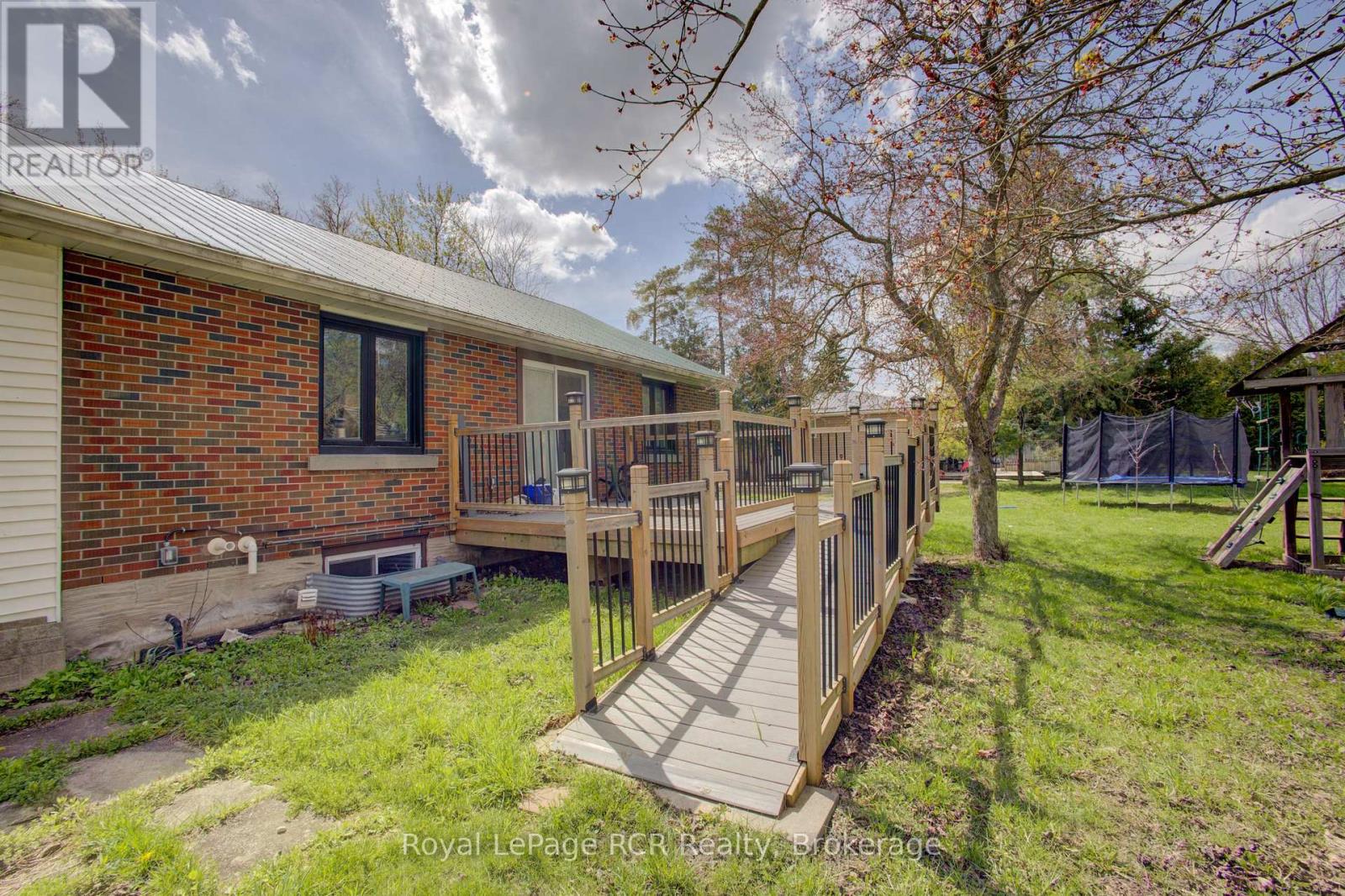 460 DOMVILLE STREET - 8