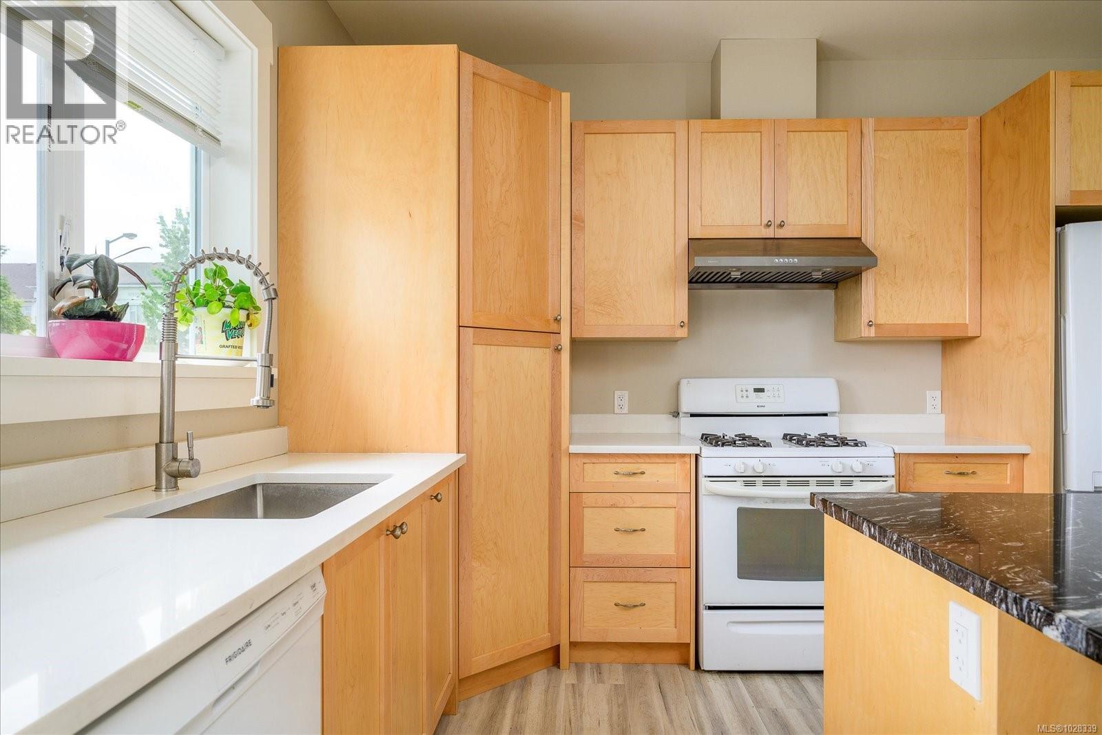 104 Lee Ave - 11