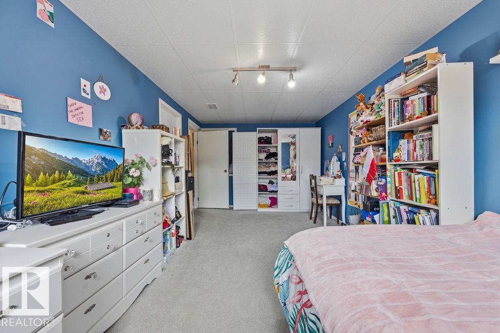 7422 188 ST NW - 32