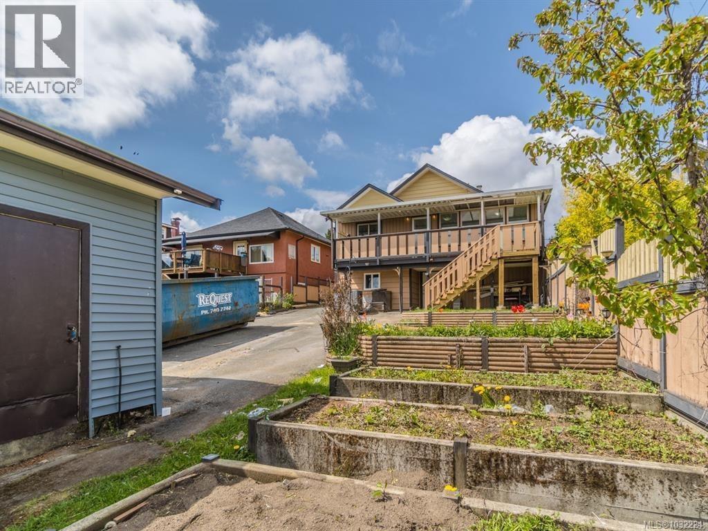 18 Gillespie St S - 32