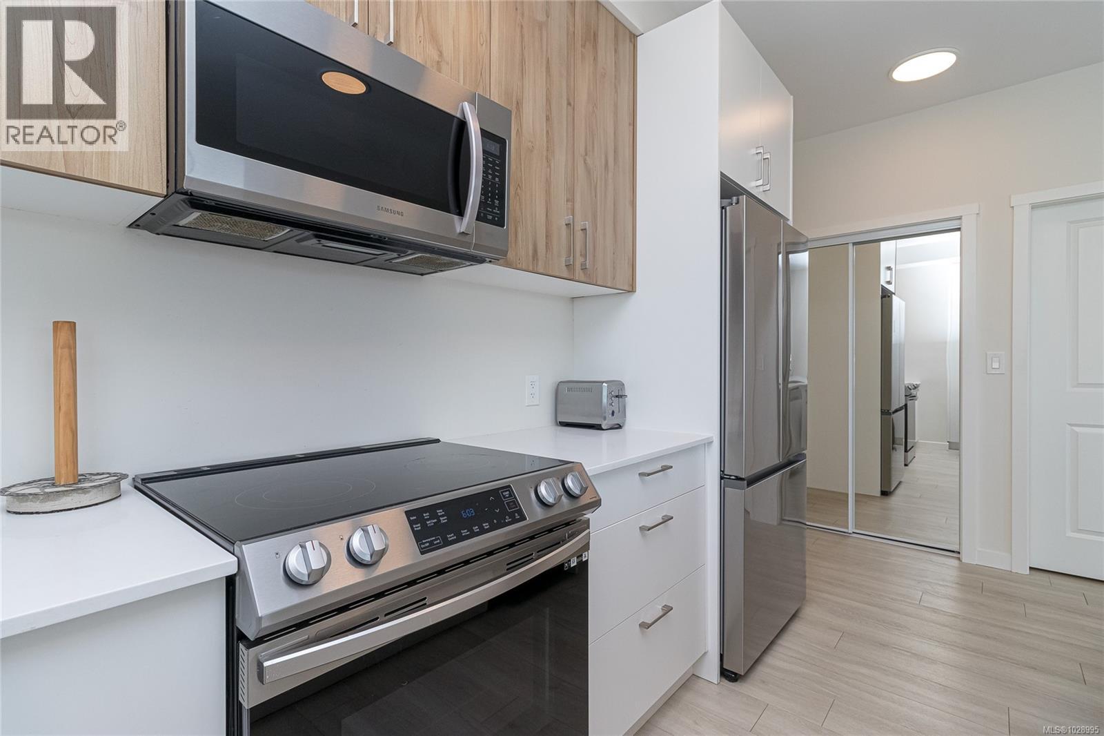 #507 842 Orono Ave - 10