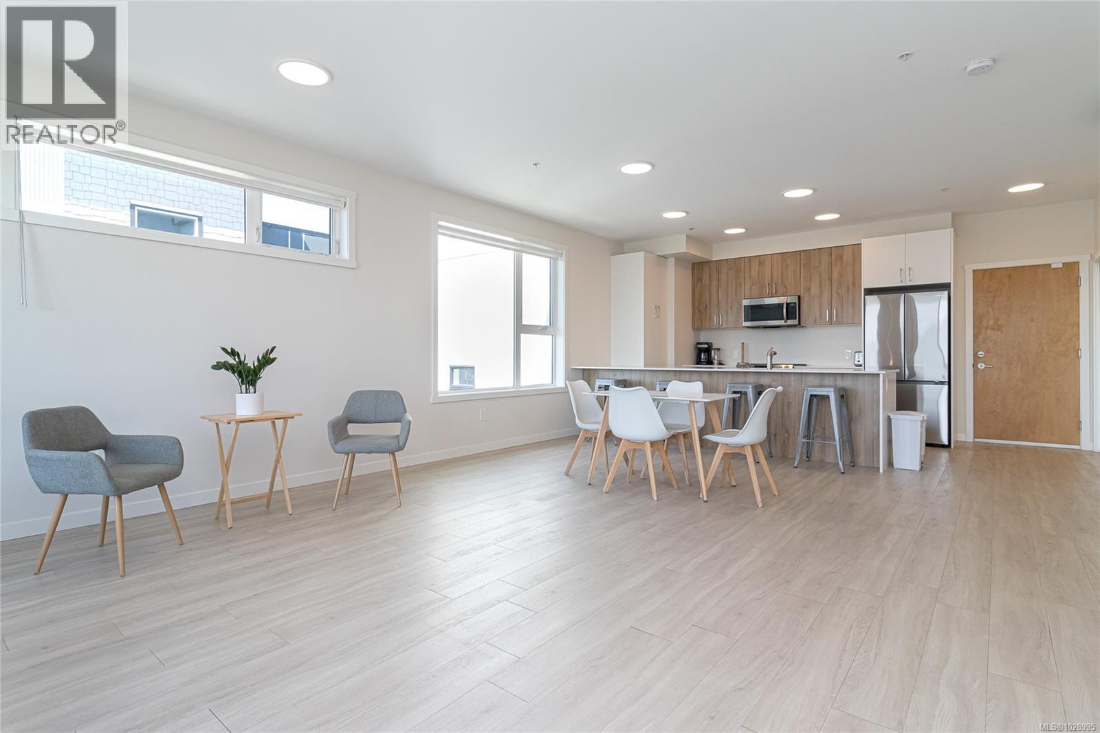 #507 842 Orono Ave - 5