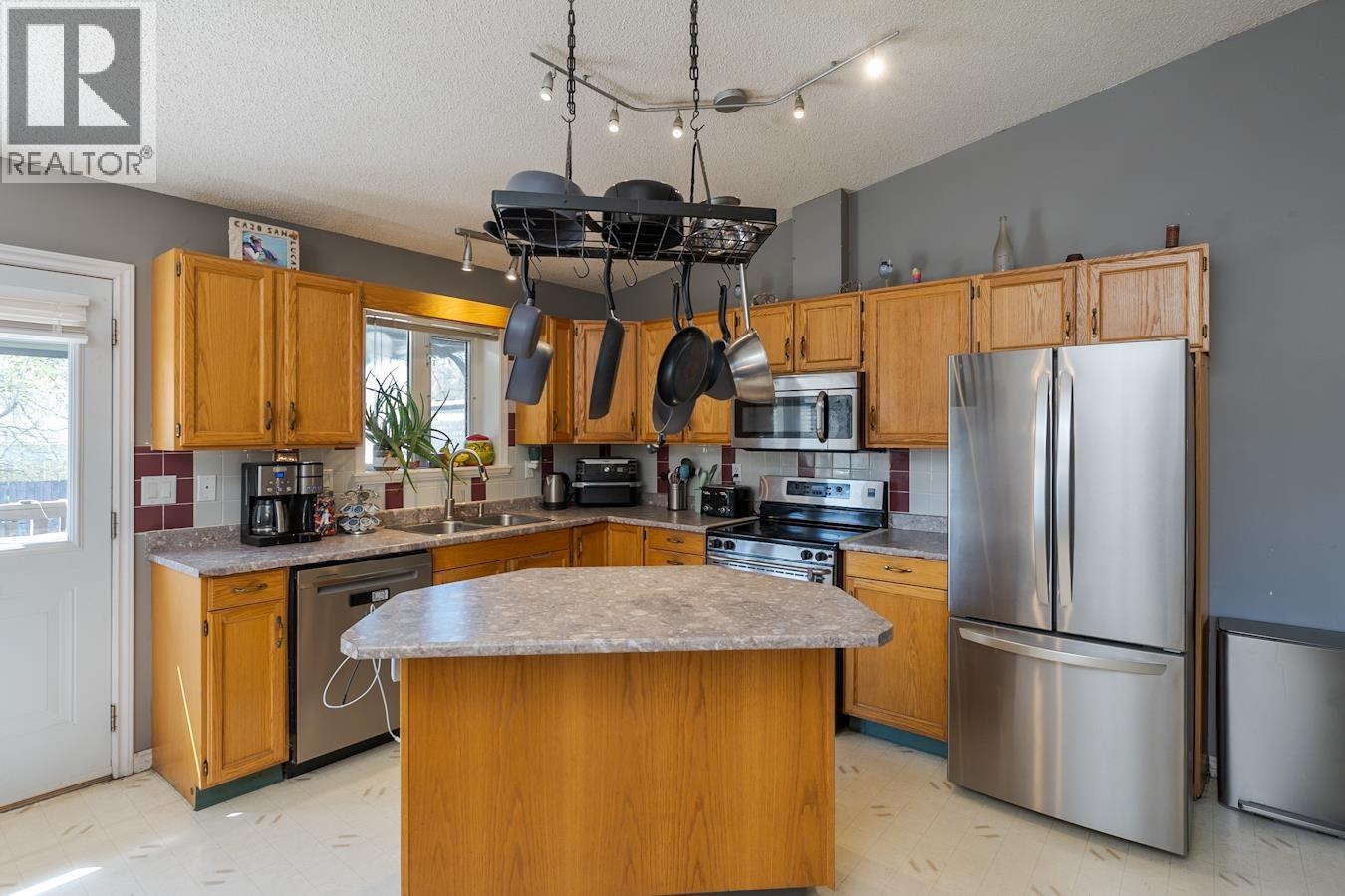 1467 VILLAGE AVENUE - Image 3