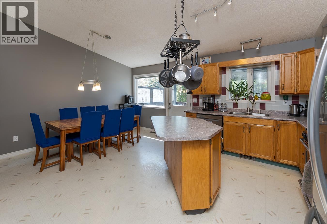 1467 VILLAGE AVENUE - 6