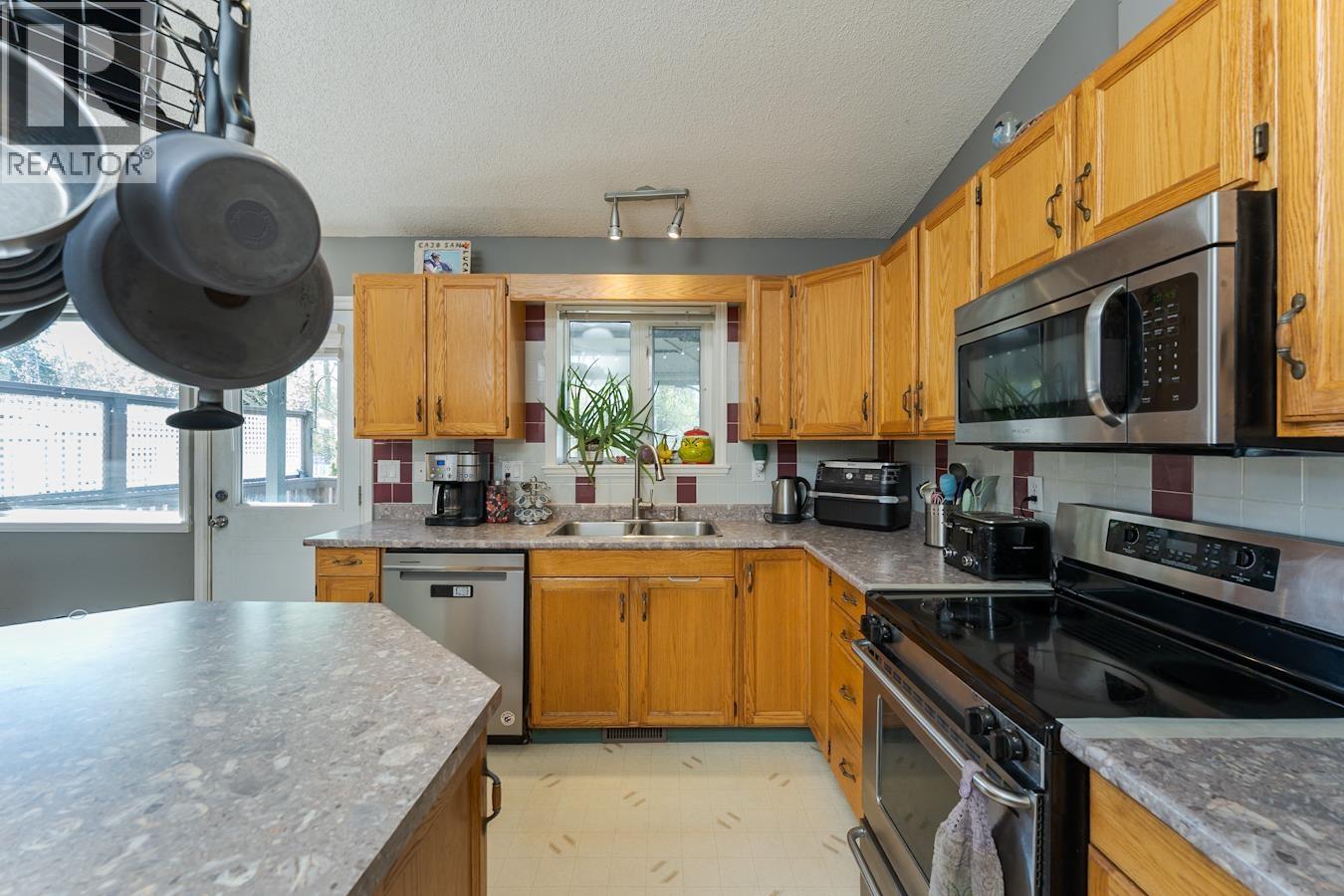 1467 VILLAGE AVENUE - 4