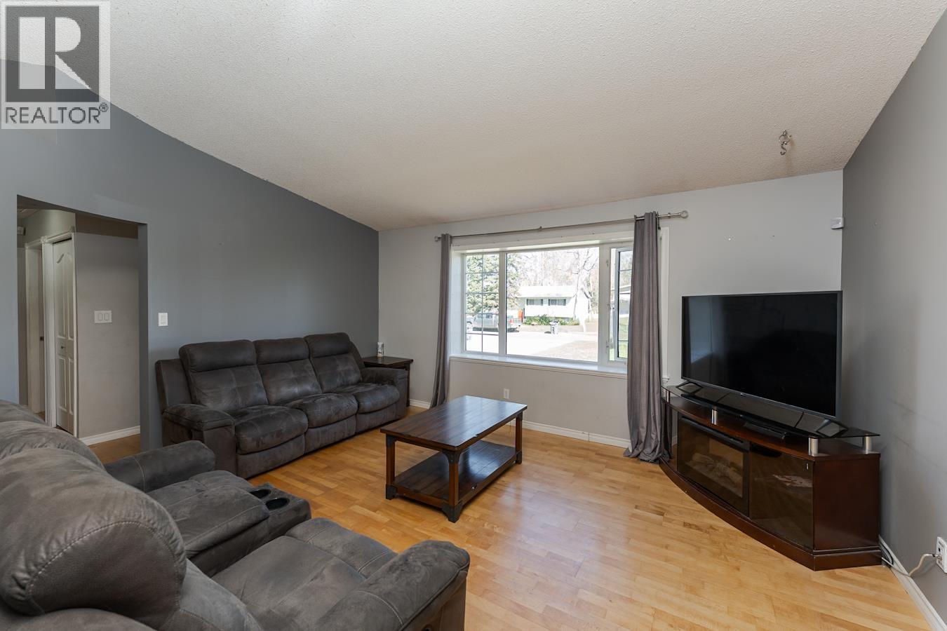 1467 VILLAGE AVENUE - 10