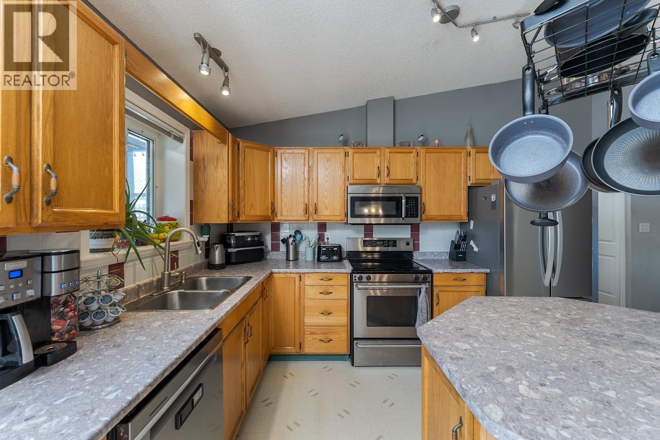 1467 VILLAGE AVENUE - Image 2