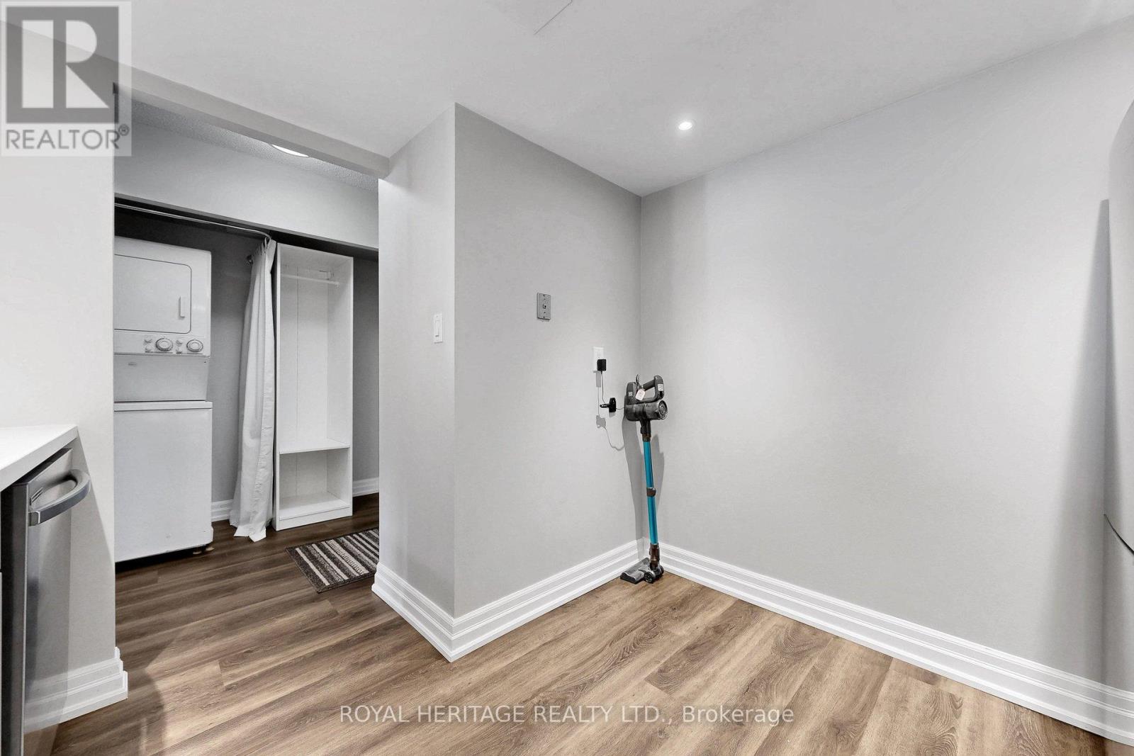 #207 20 GUILDWOOD PARKWAY - 33