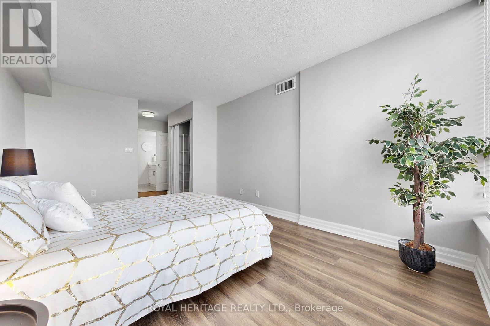 #207 20 GUILDWOOD PARKWAY - 21