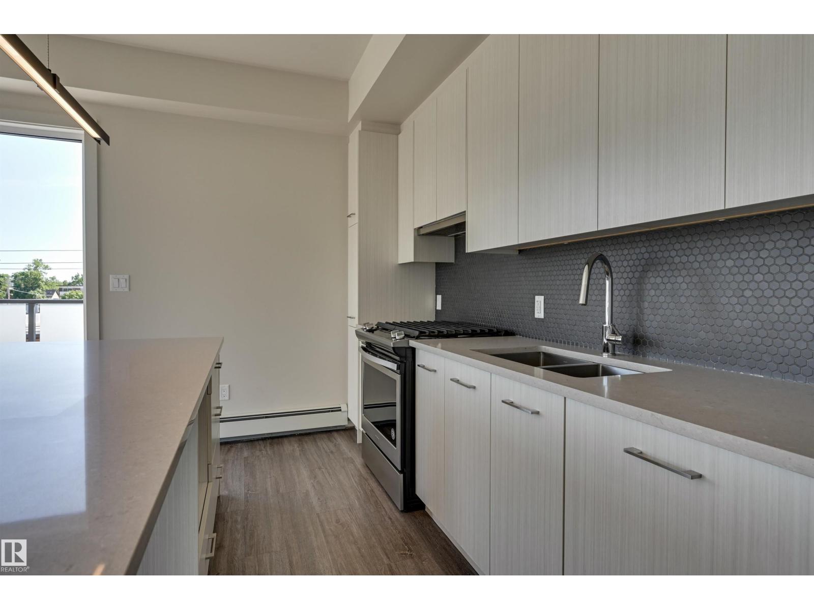 #403 10837 83 AV NW NW, Edmonton
