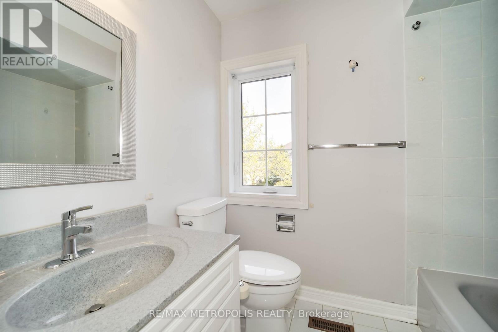 2 SCHOONER COURT - 31