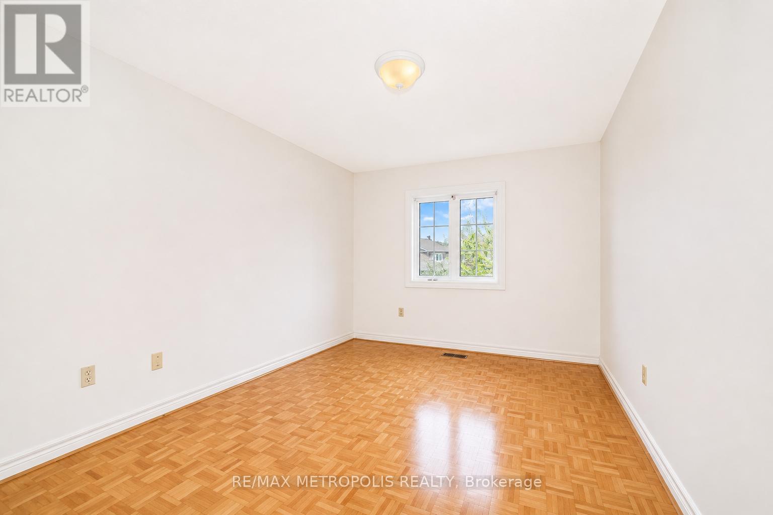 2 SCHOONER COURT - 32