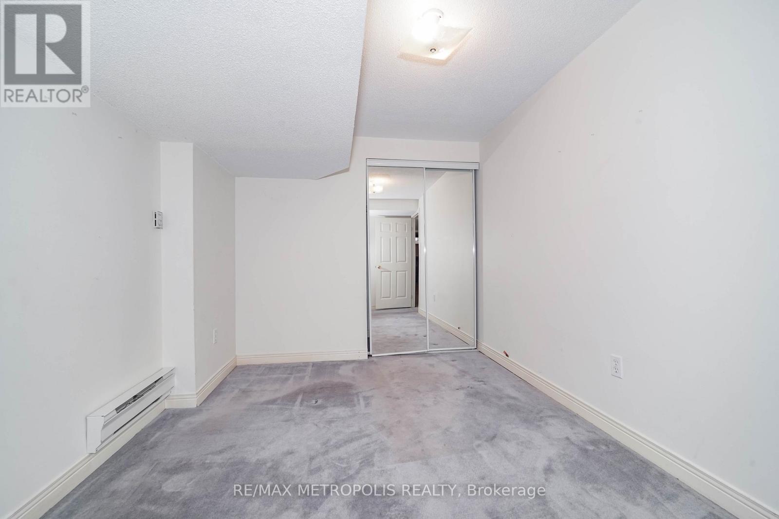 2 SCHOONER COURT - 44