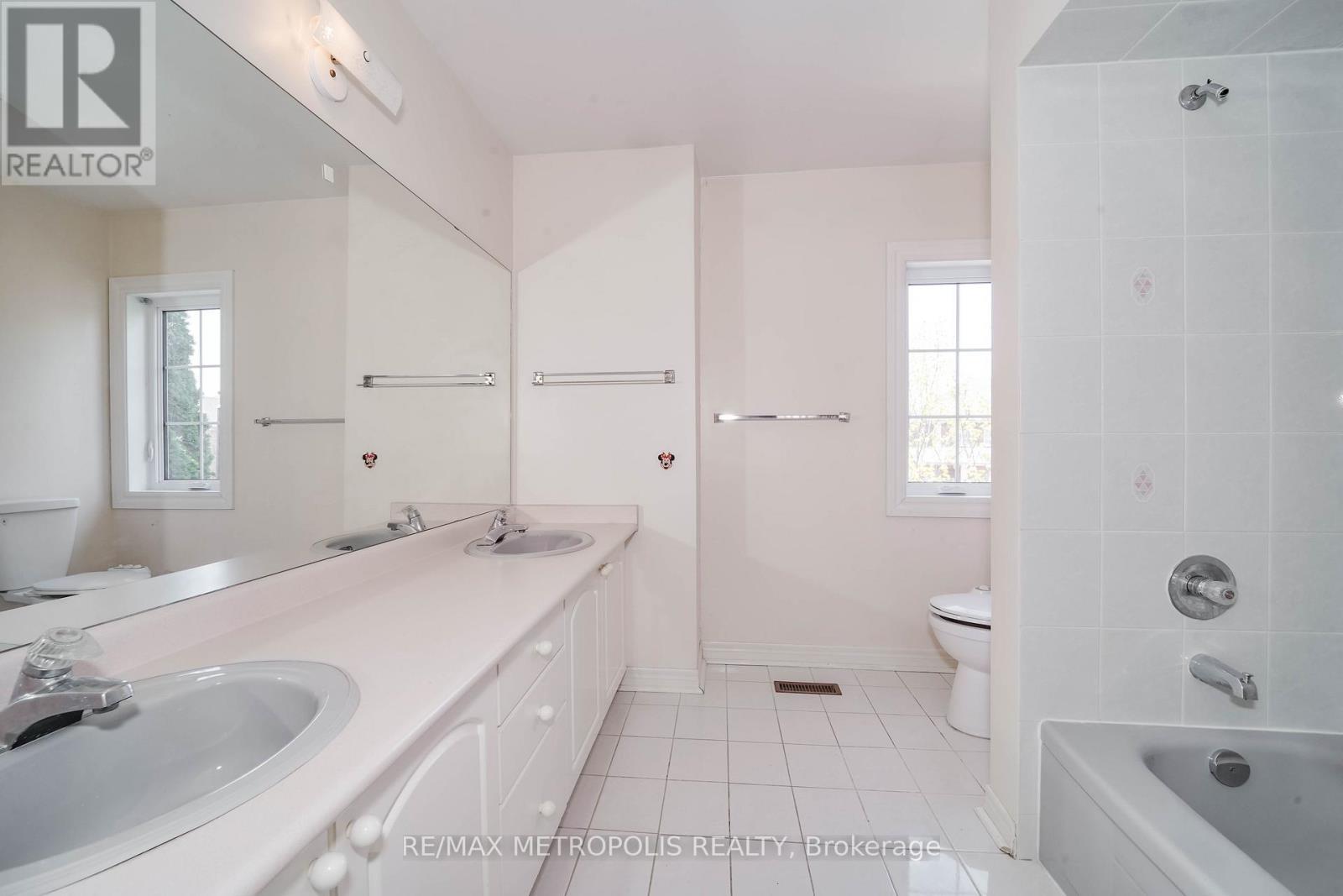 2 SCHOONER COURT - 33