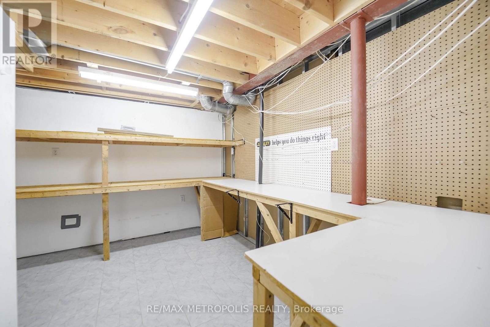 2 SCHOONER COURT - 45